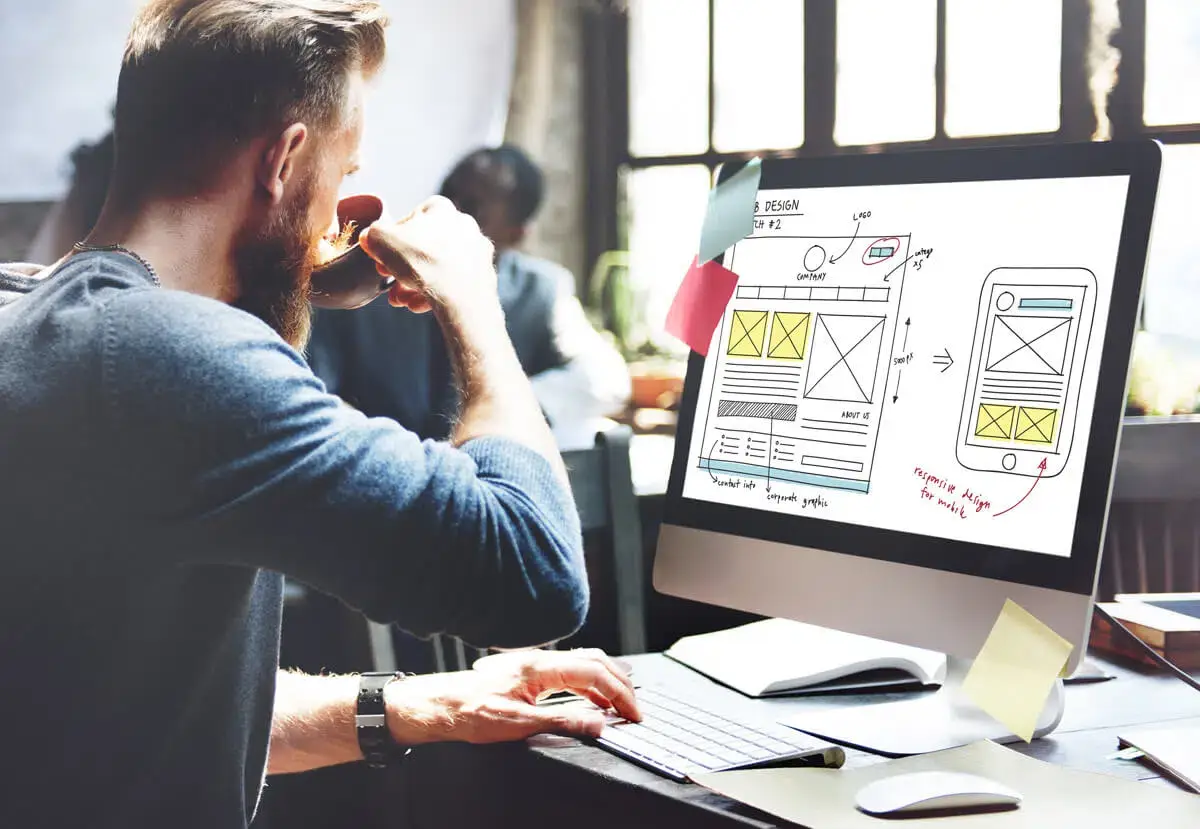 Website erstellen lassen - Professioneller Webdesigner entwickelt responsive Website